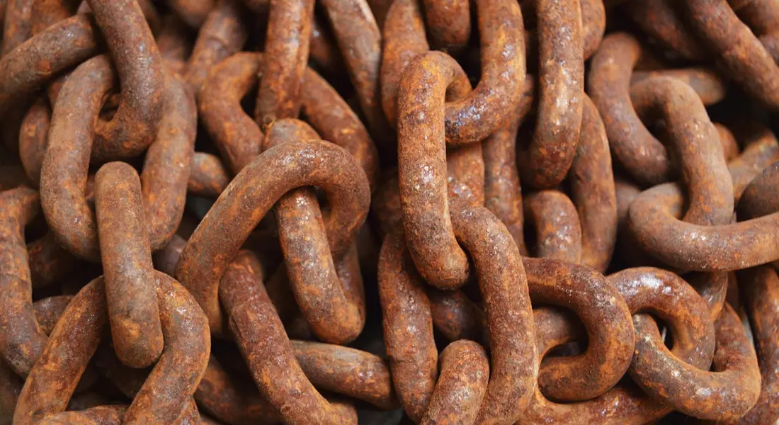 Close-up of rusted chain links